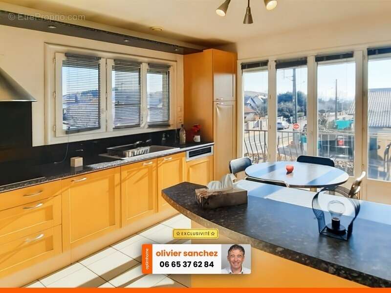 COURNON (63) - 7 pièces - DPE D - 162m² -  Vue dégagée sur la chaîne des Puys - photo 5