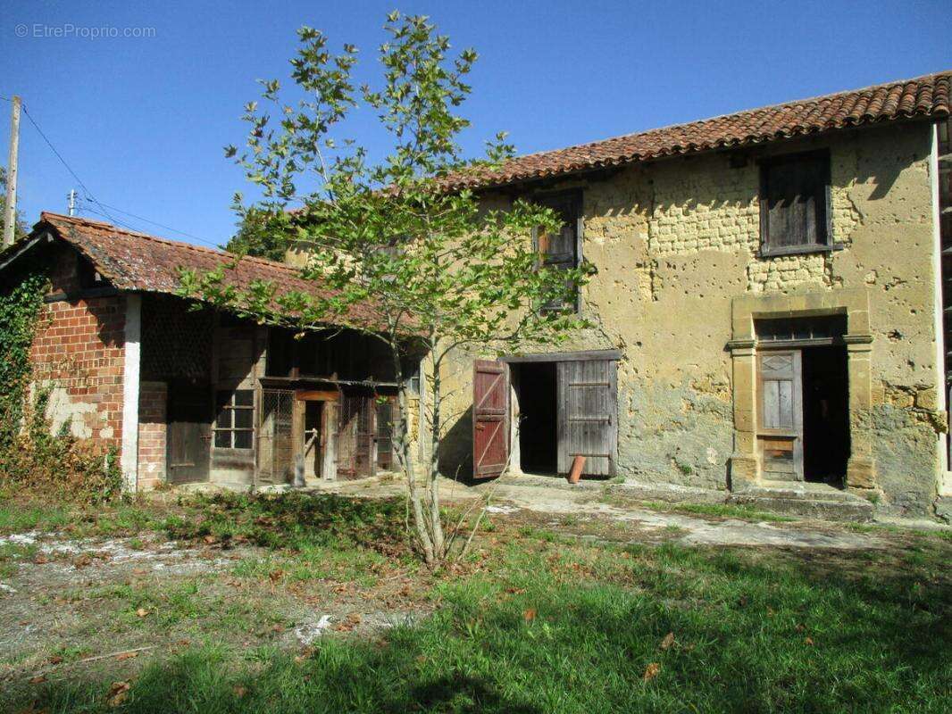 Maison à LARROQUE