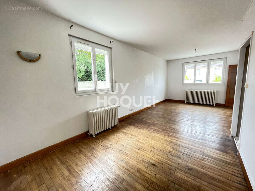 Maison à SAINT-DOULCHARD