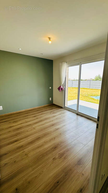 Maison récente T4 avec jardin de 990 m2 - photo 10