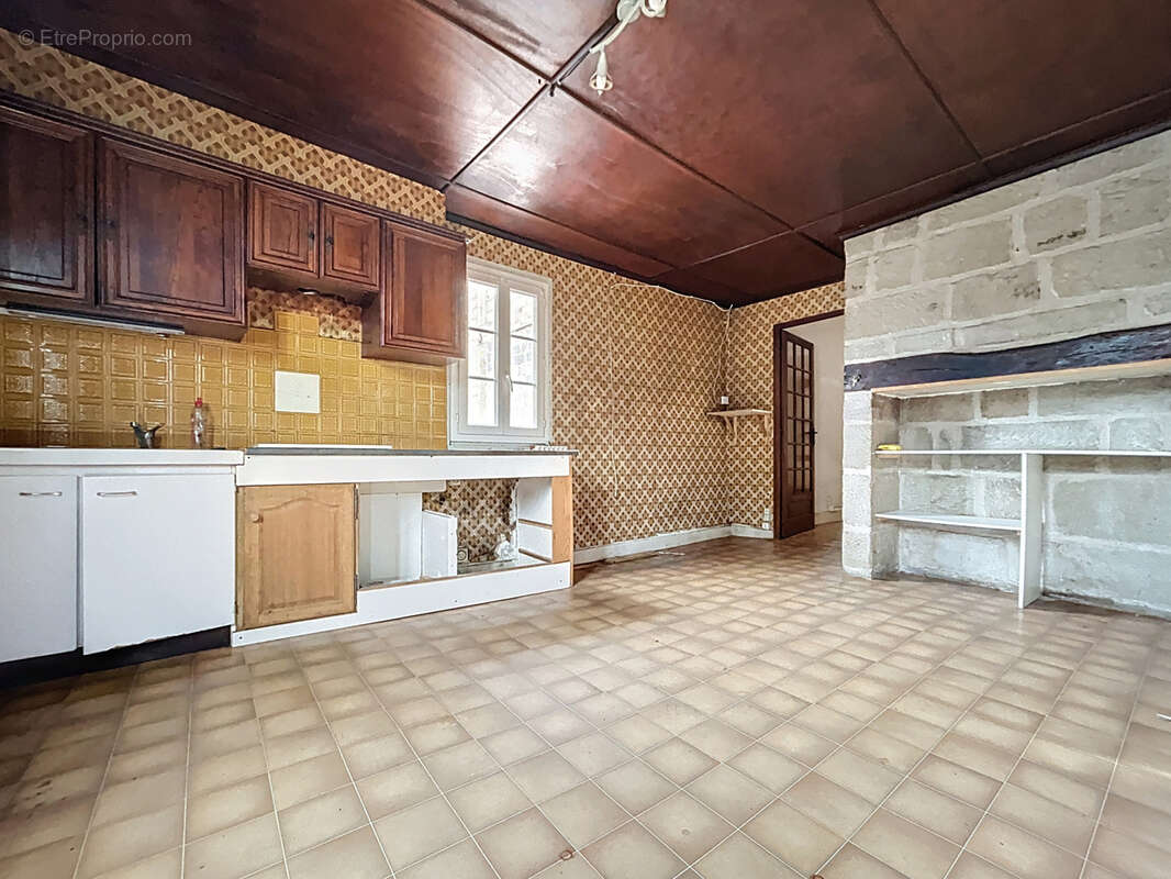 Maison à BRIGNAC-LA-PLAINE