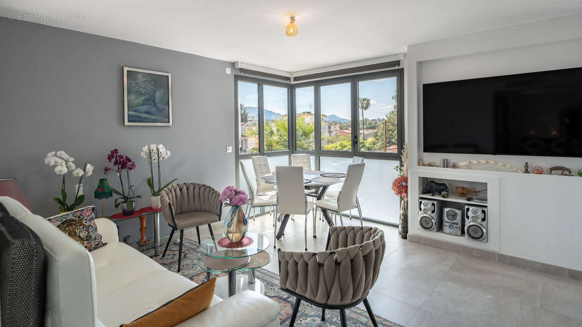 Appartement à MANDELIEU-LA-NAPOULE