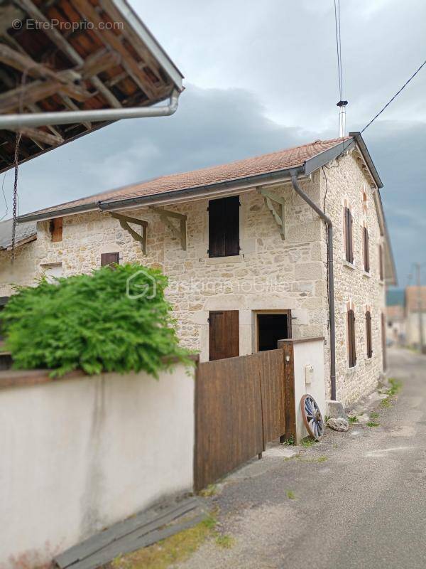 Maison à VIRIEU-LE-GRAND