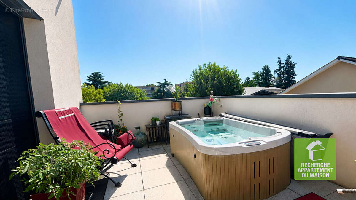 Appartement T4 Haut de Gamme avec Terrasse, Jacuzzi, Double Garage et Cave  à vendre à Tignieu-Jameyzieu - photo 16