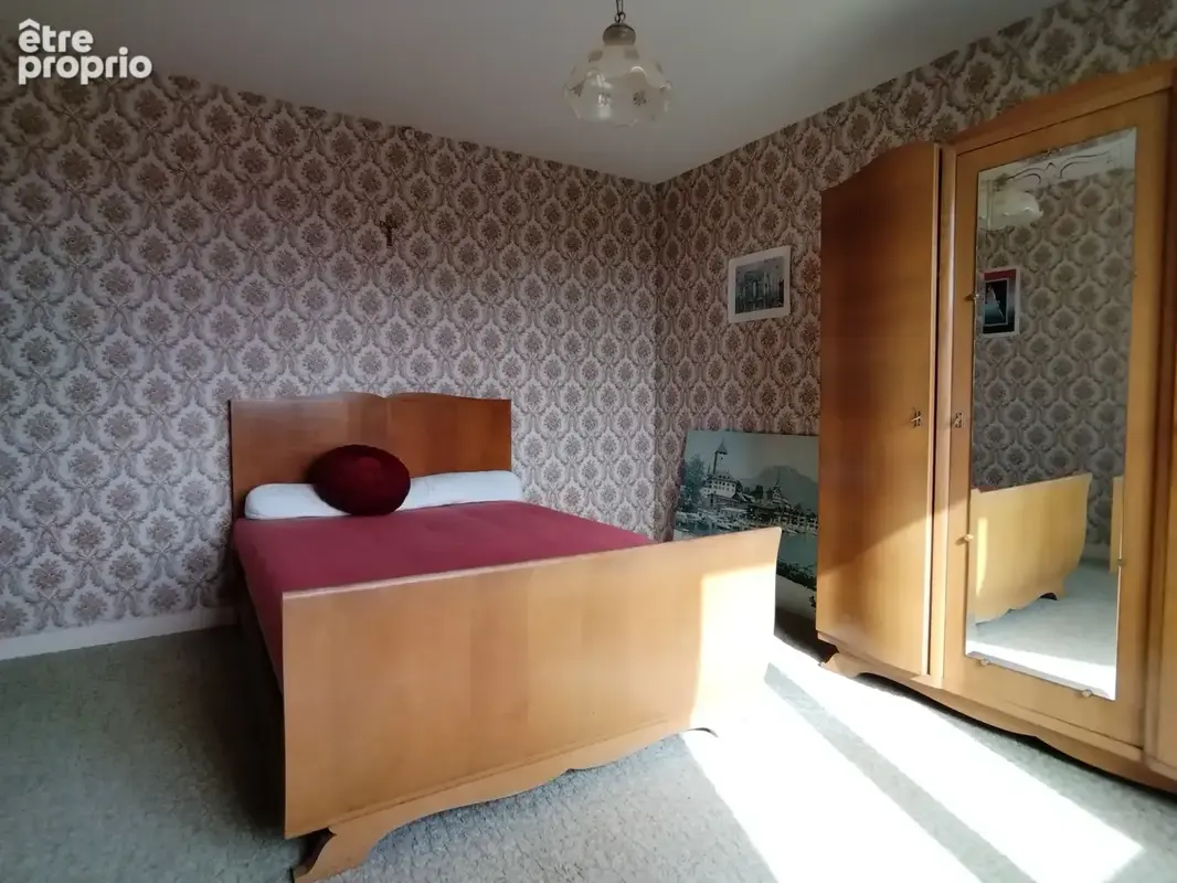 Maison familiale avec dépendances et terrain - photo 10