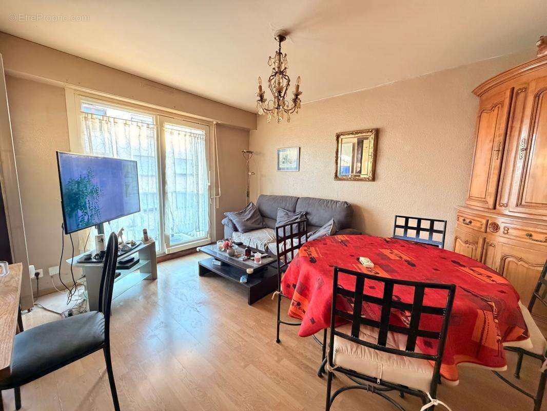 À vendre – Appartement 2 pièces avec balcon et parking en sous-sol - photo 2