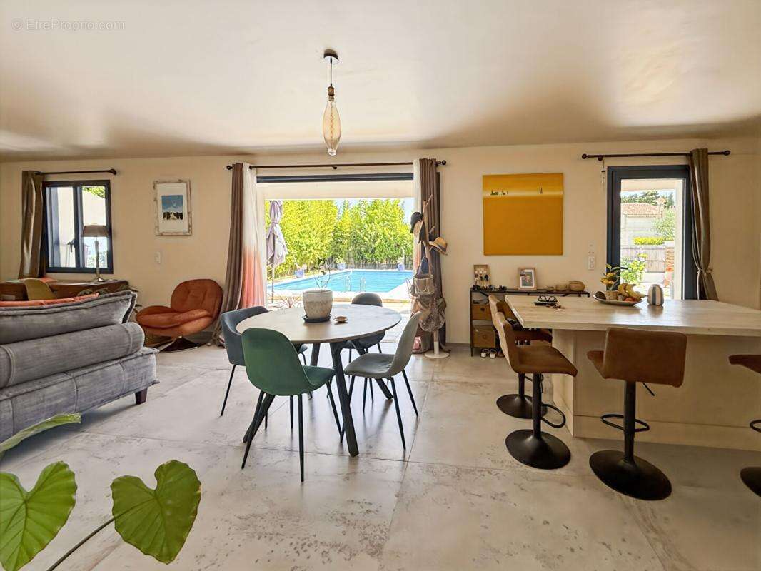À Vendre maison avec piscine et studio de 25m2 à Mouriès - photo 6
