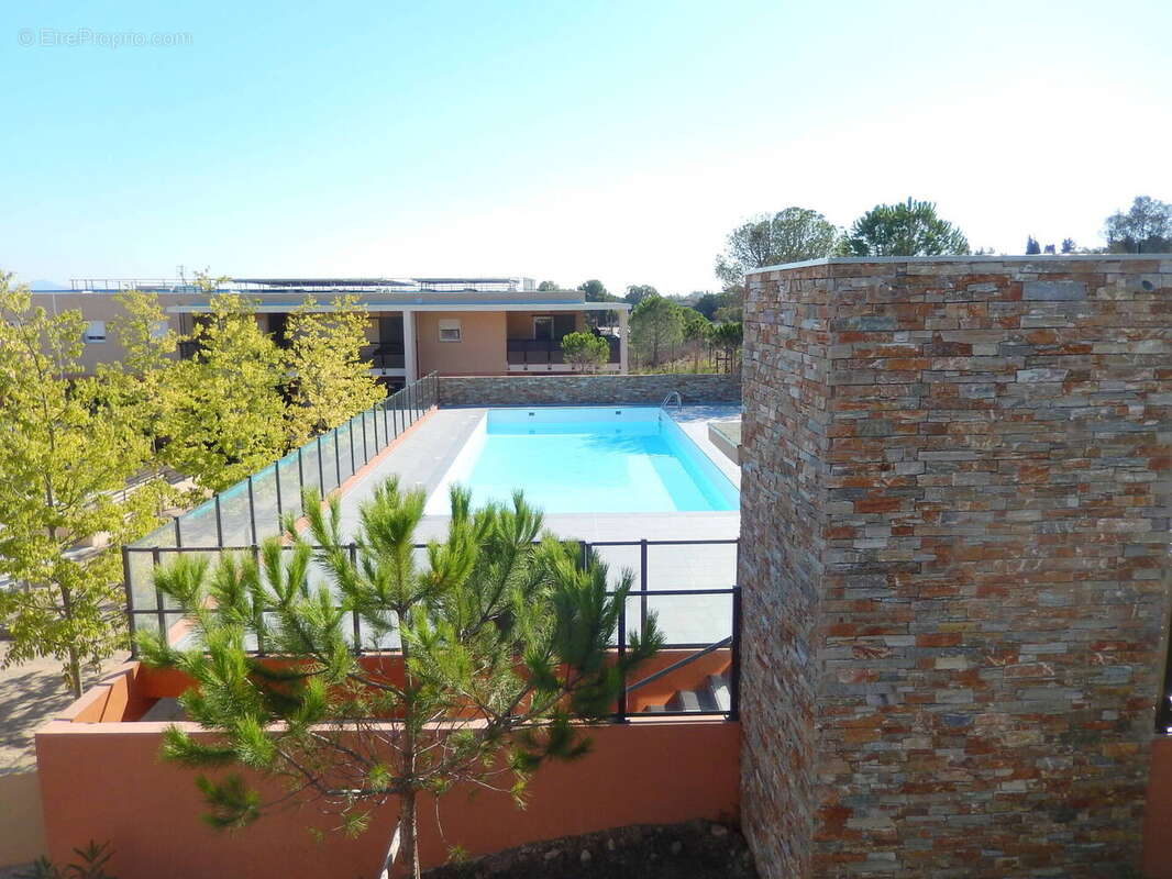 Appartement à ROQUEBRUNE-SUR-ARGENS