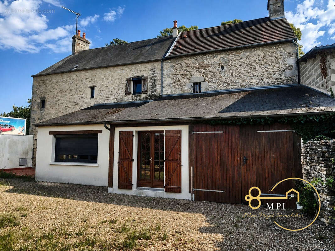 Maison 132 m² à Saint-Paterne  - photo 2