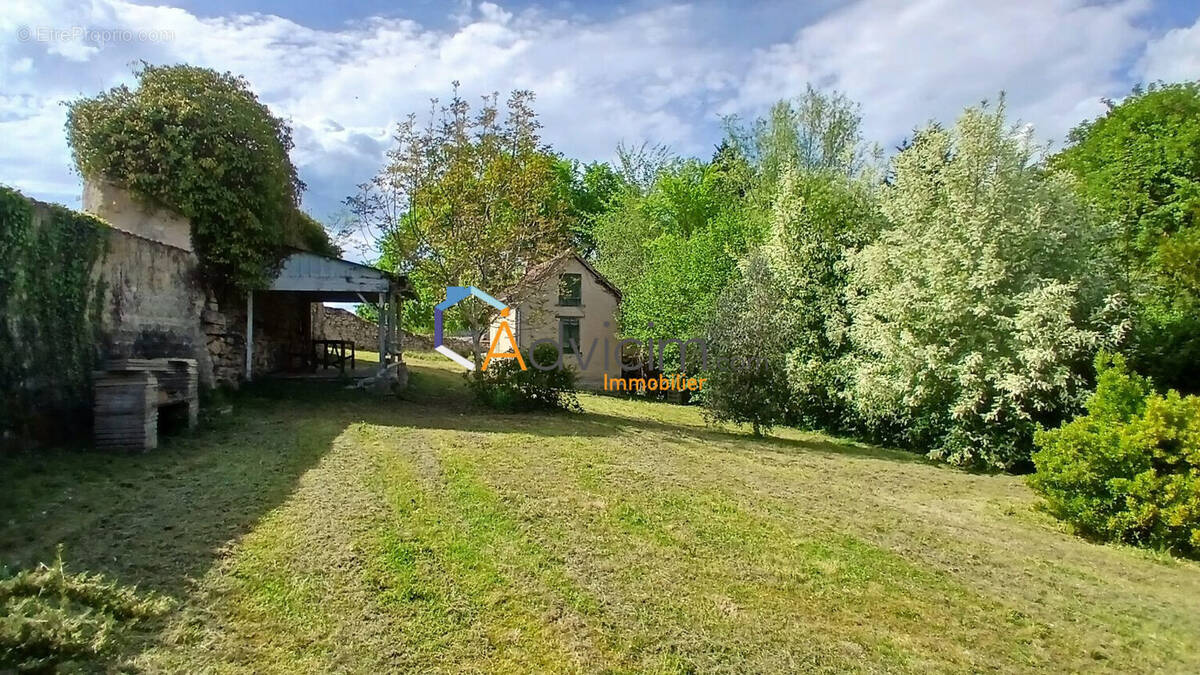 Terrain à CHARENTON-DU-CHER