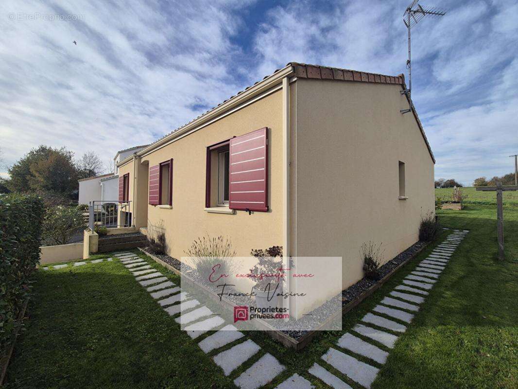 Maison à LES HERBIERS