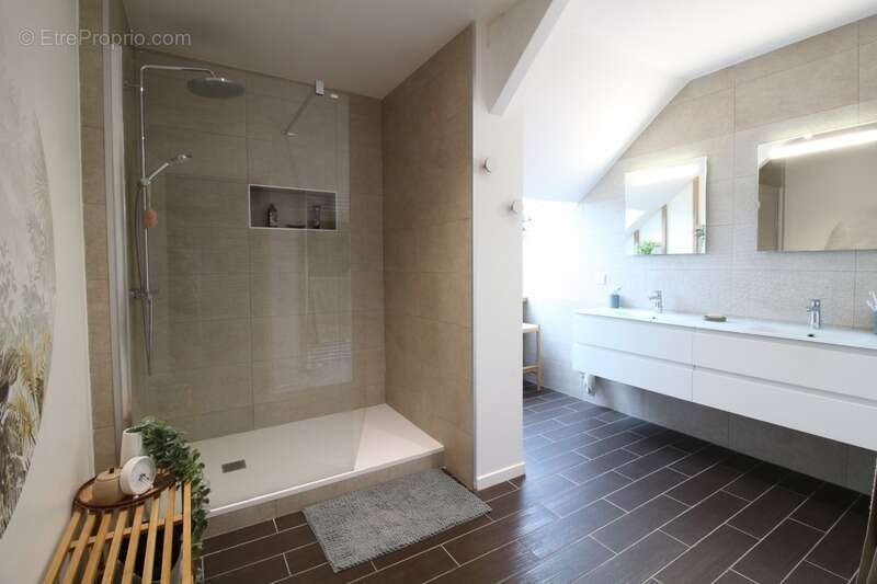 Maison à MONTREUIL-JUIGNE