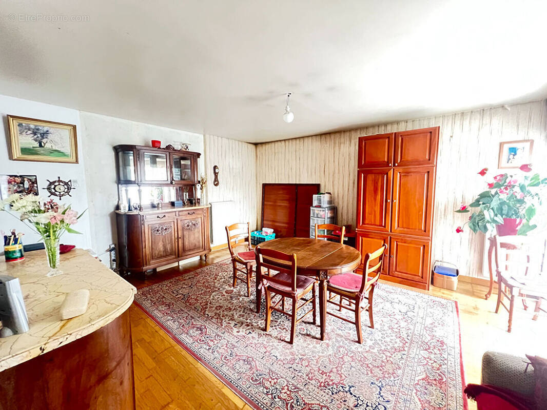 Appartement à SARTROUVILLE