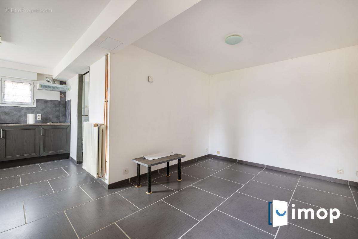 Maison à LES MOLIERES