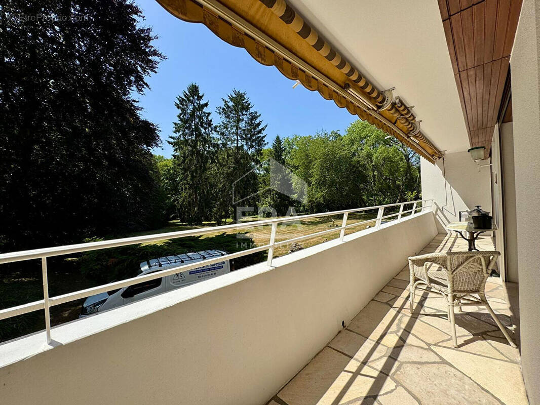 Appartement à COMBS-LA-VILLE