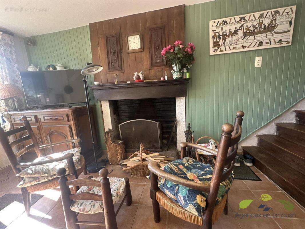 Maison à SAUVIAT-SUR-VIGE