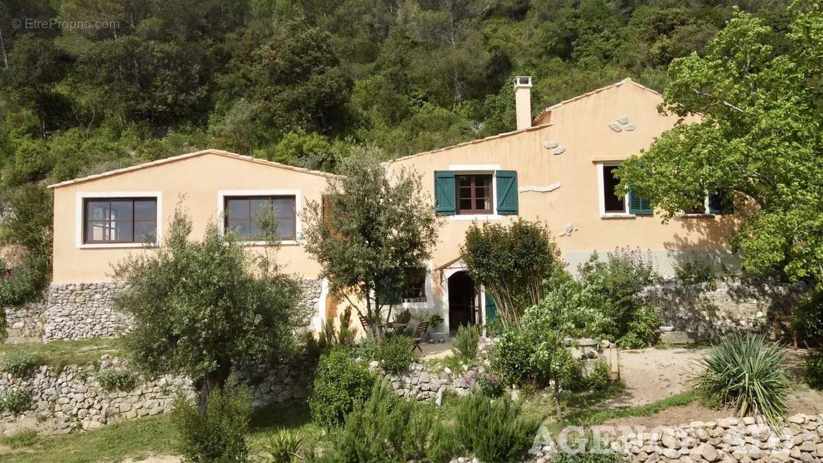 Maison à CUGES-LES-PINS
