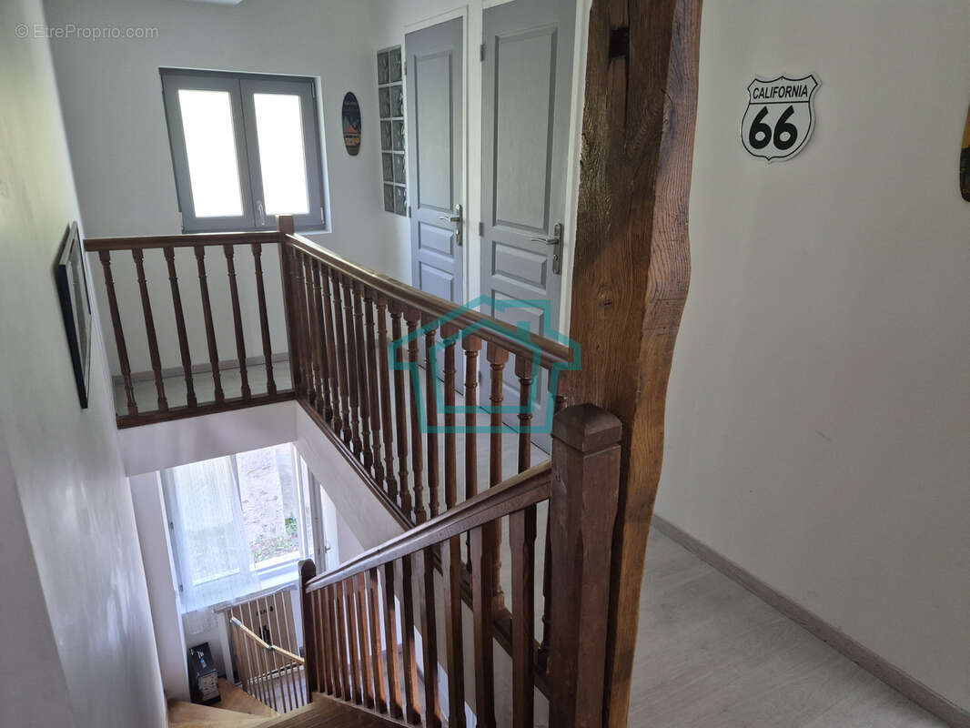 GROSROUVRE   Maison en pierre de caractère de 168 m2 avec grange de 100 m2, studio indépendant et fort potenti - photo 16