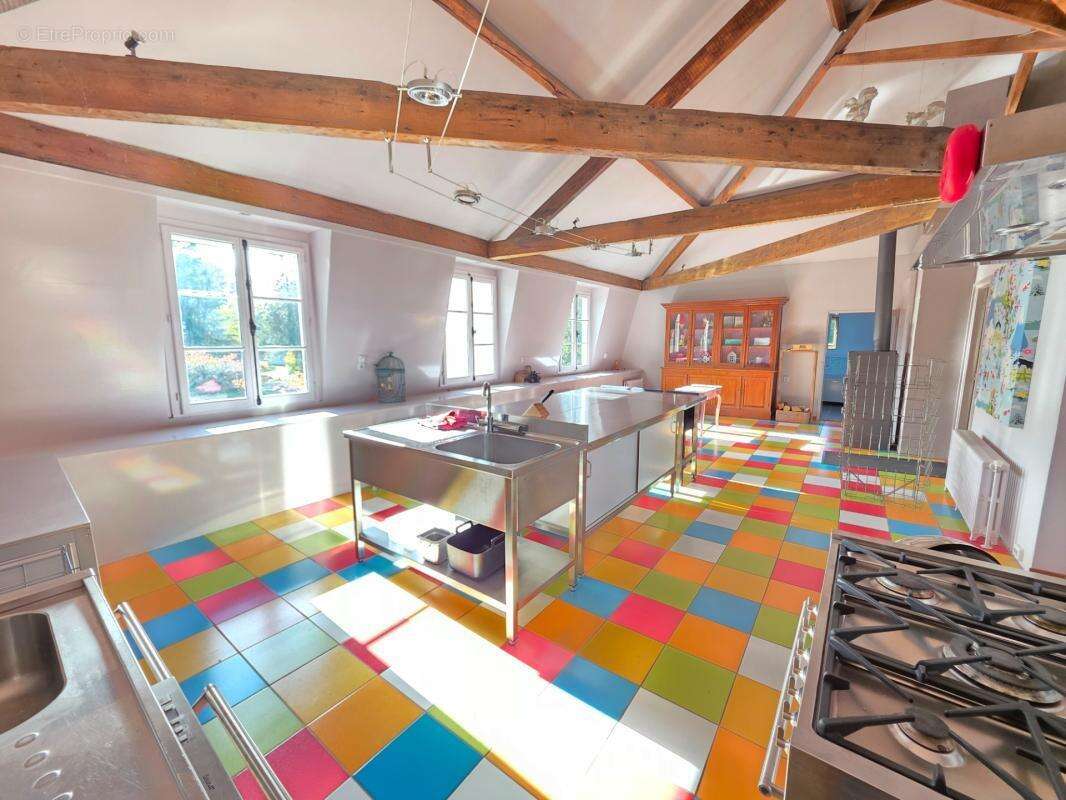 Gros potentiel pour cette tres belle propriete de 19ha avec chateau et batiment de + de 1200 m² - photo 21
