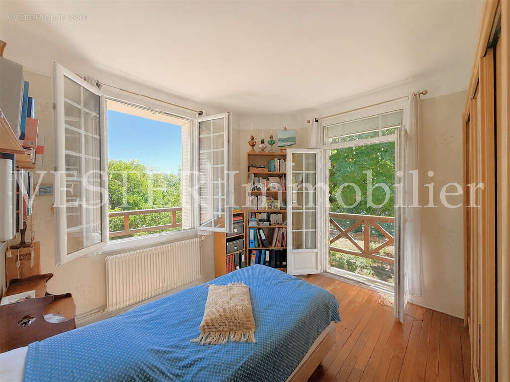 PARIS JARDINS - Belles Meulière sur un terrain de 1 500 m² - photo 15