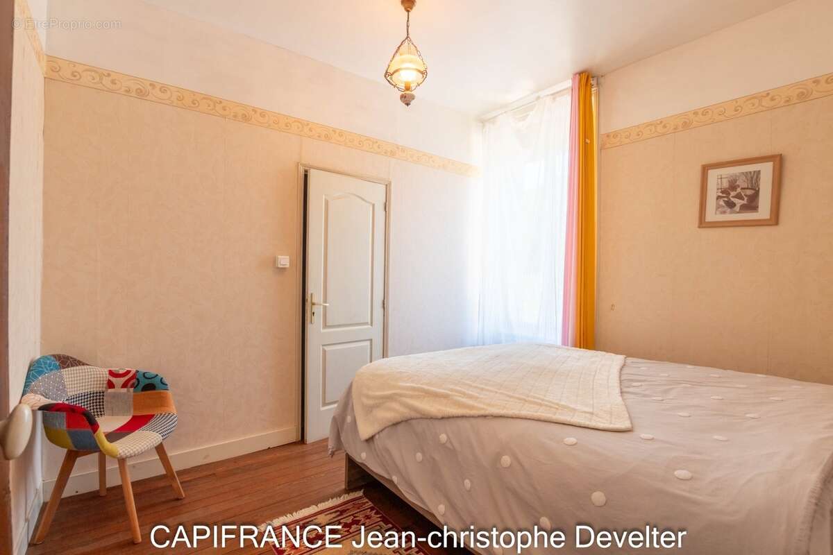 Maison bourgeoise à vendre 4 chambres SAINT DENIS DE GASTINES (53) sur terrain de 5 400 m2 - photo 12