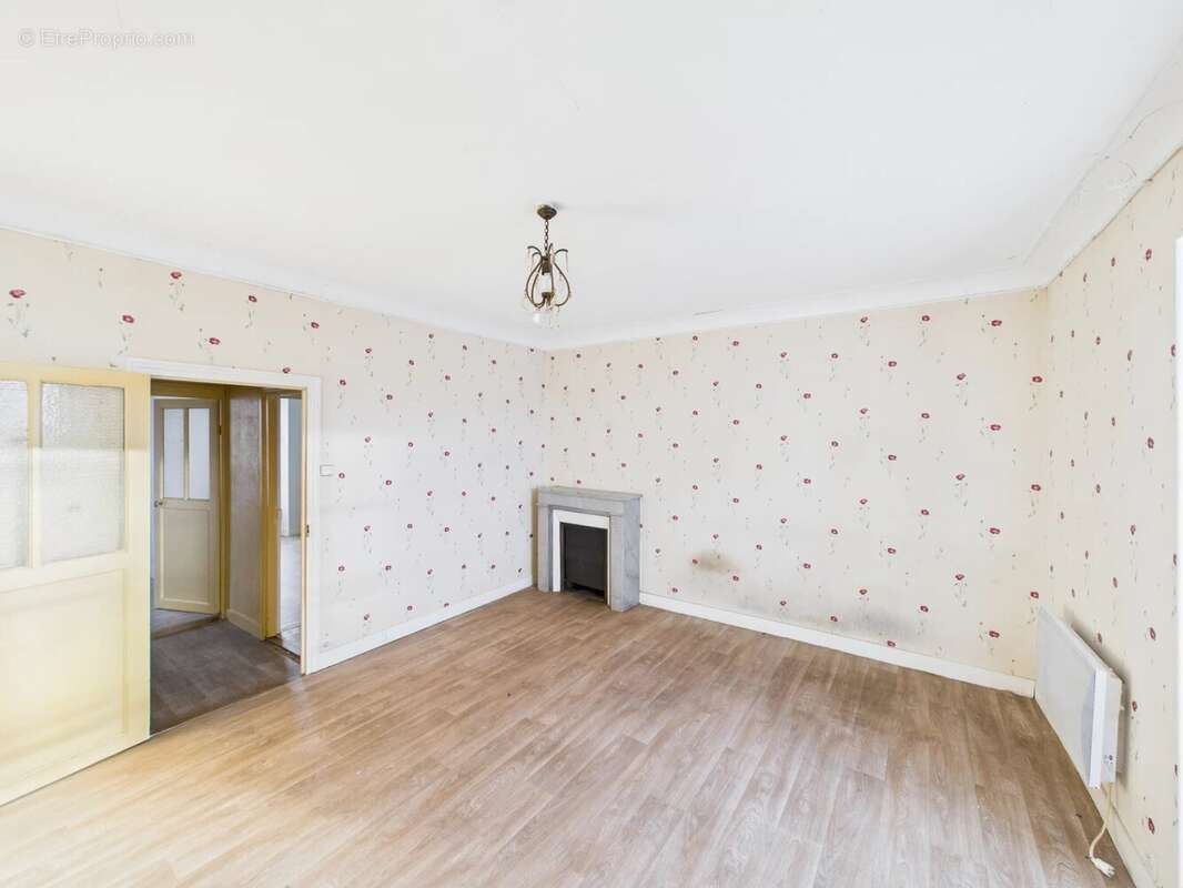 Maison à MONT-SAINT-JEAN