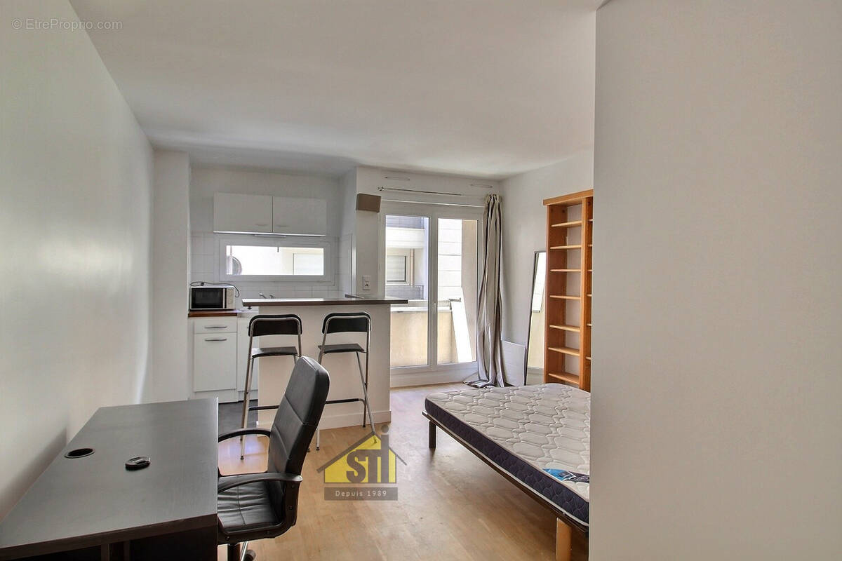 Appartement à PARIS-14E