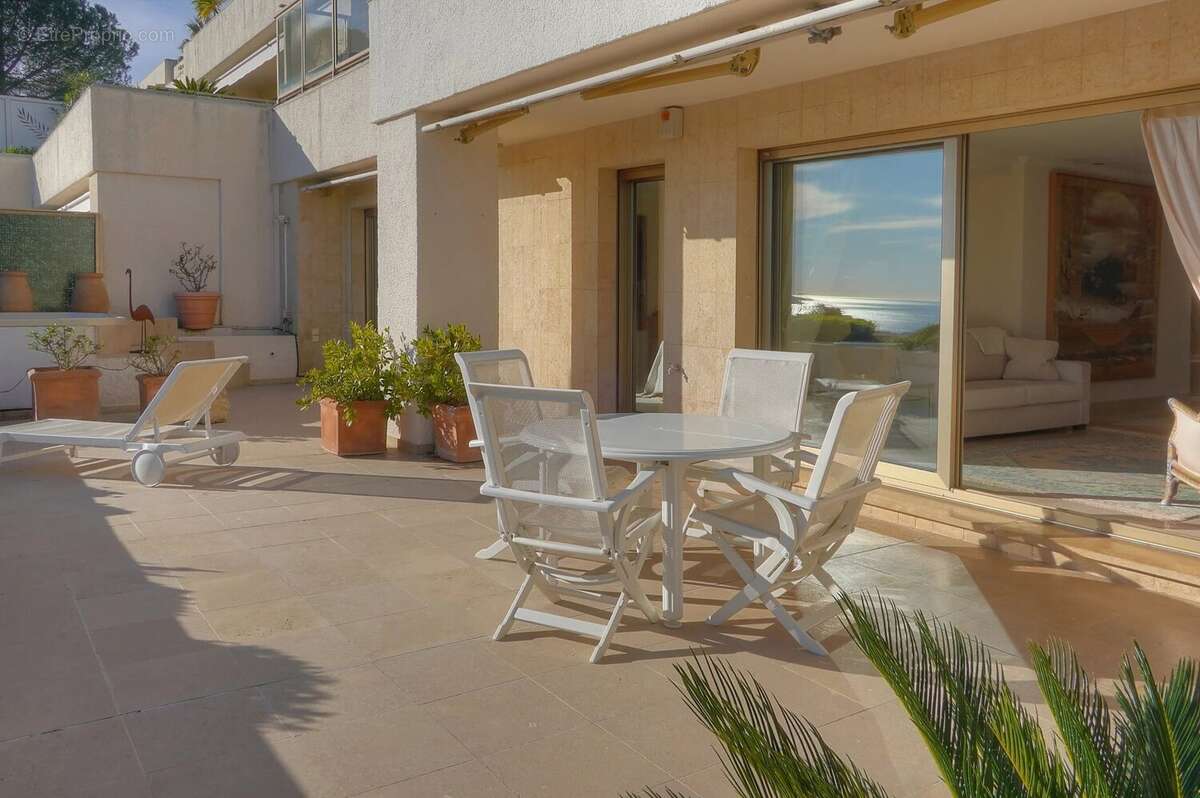 Appartement à LE CANNET