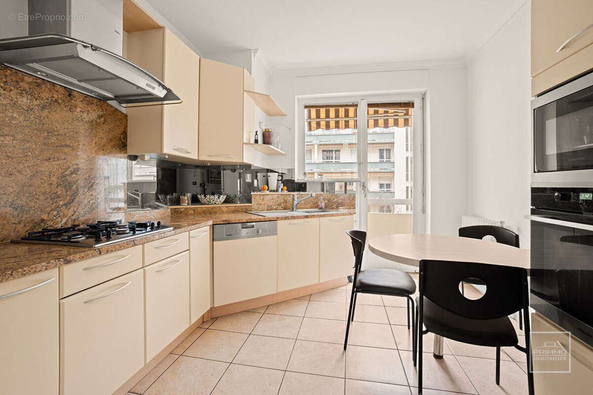 Lyon 6, 117.47m², deux balcons, garage - photo 6
