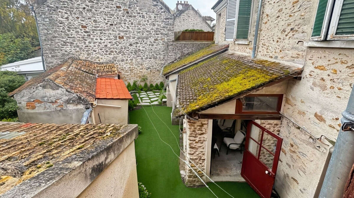 Maison à SAINT-SULPICE-DE-FAVIERES