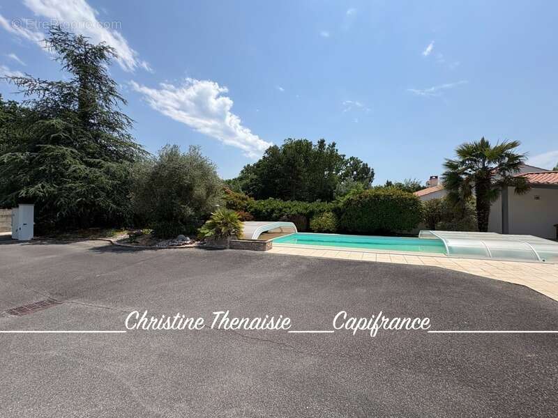 Maison à vendre 5 pièces - Plain-Pied - 3 chambres - 2 salles d'eau - 3 wc - Piscine couverte - 2 garages SAINT HILAIRE DE RIEZ  - photo 31