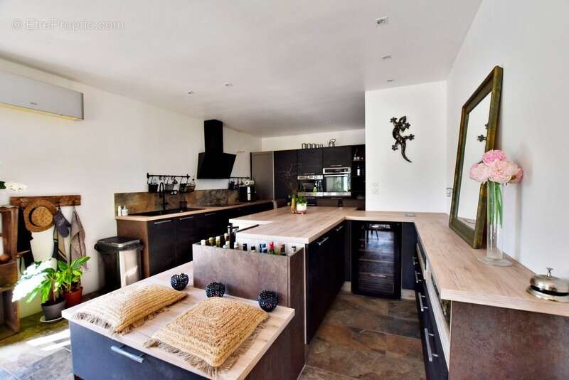 Maison à SOLLIES-TOUCAS