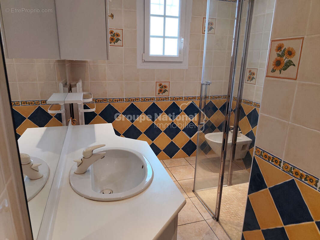 Maison à CAMARET-SUR-AIGUES