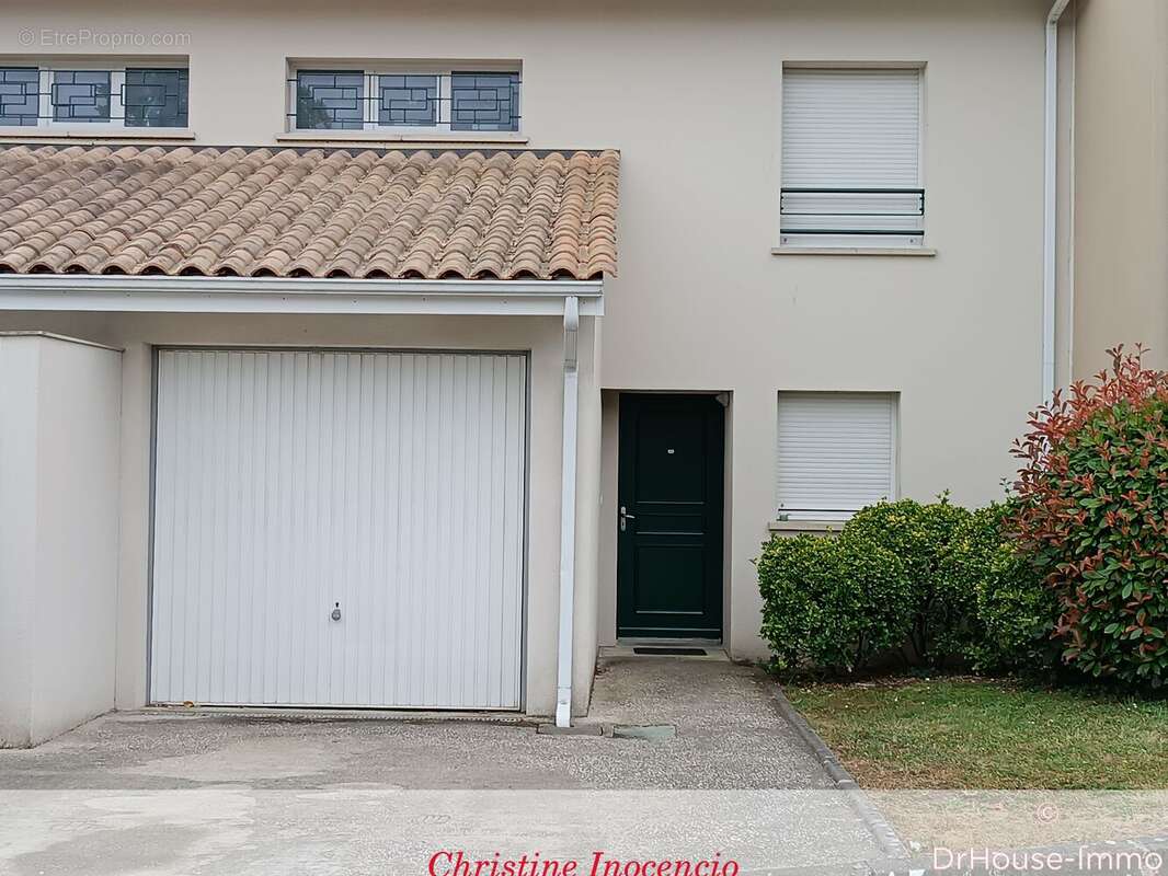 Maison à SAINT-YZAN-DE-SOUDIAC