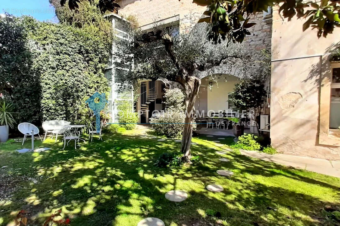 Immeuble de rapport avec Maison vigneronne et  locaux proche centre ville - photo 10