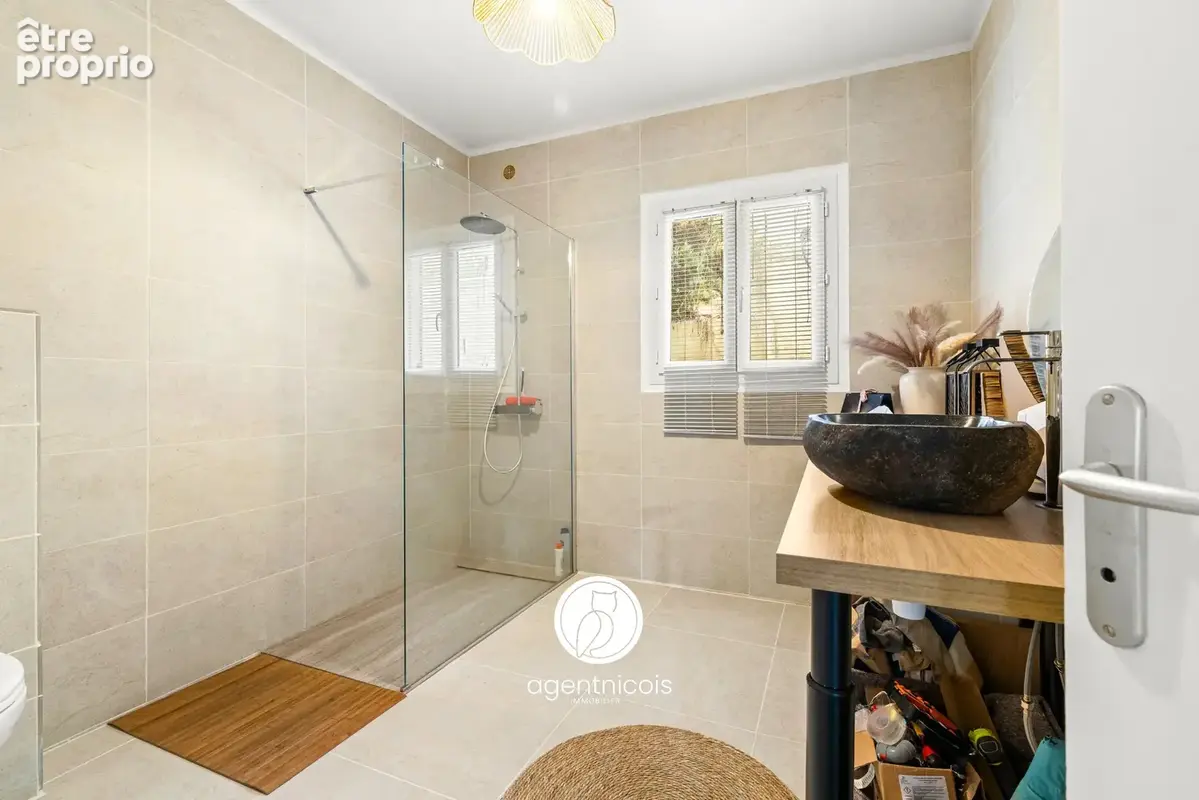 Contes // la pointe : maison - 8 pièces - terrain - vue dégagée - piscine - stationnements - photo 23