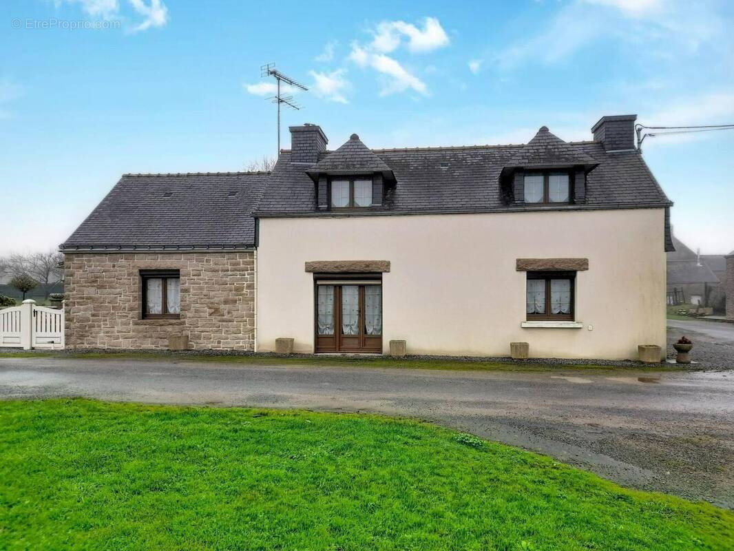 Photo 1 - Maison à SAINT-JACUT-LES-PINS