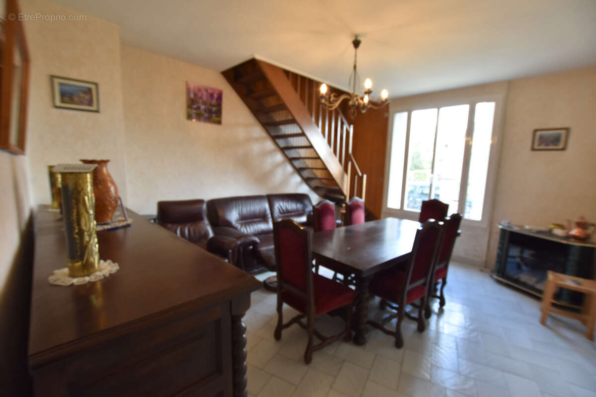 Maison à MOISSY-CRAMAYEL