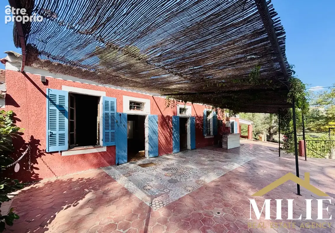 Photo Maison à Saint-Cyr-Sur-Mer au prix de 745 000€