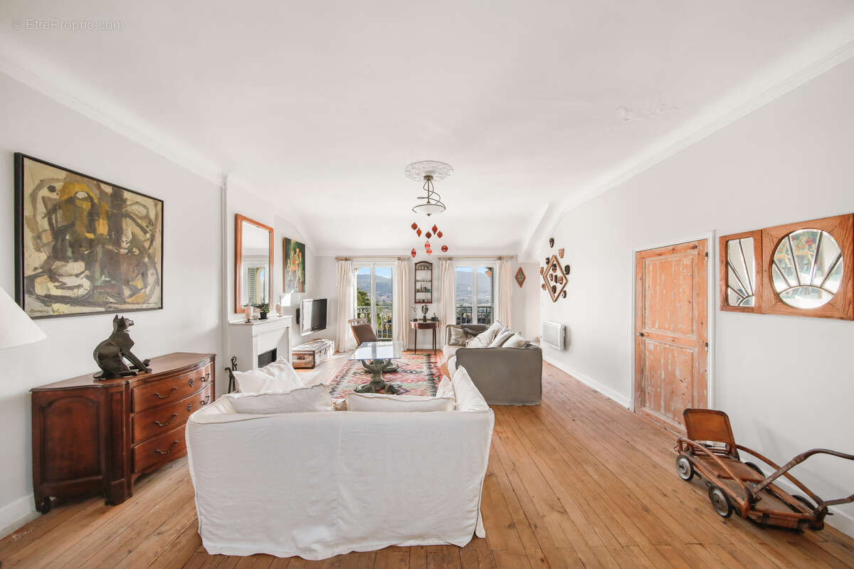 Appartement à HYERES