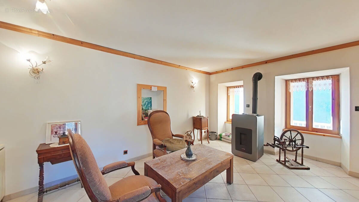 Maison à SAINT-MARCEL