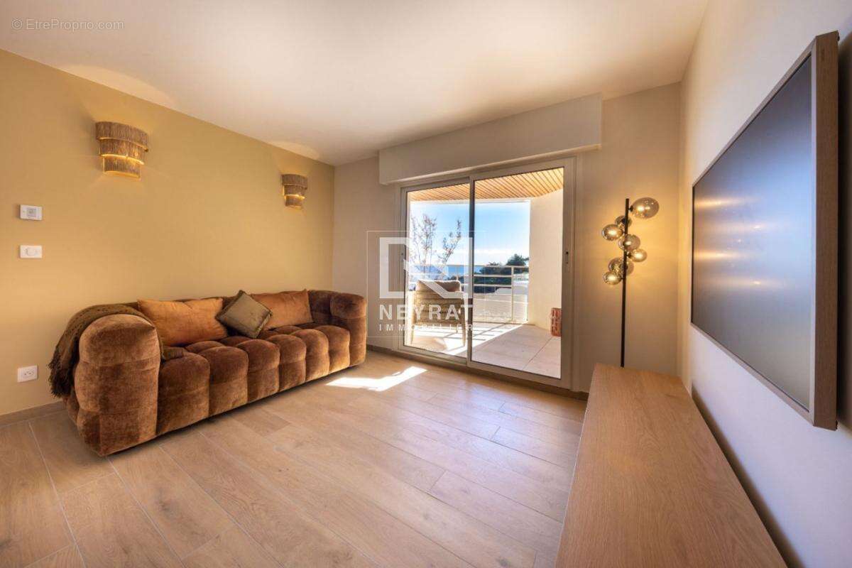 Magnifique t3 en duplex refait a neuf - pieds dans l'eau - photo 6