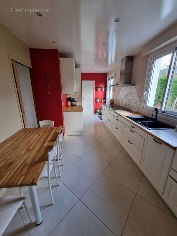 Maison à VOISINS-LE-BRETONNEUX