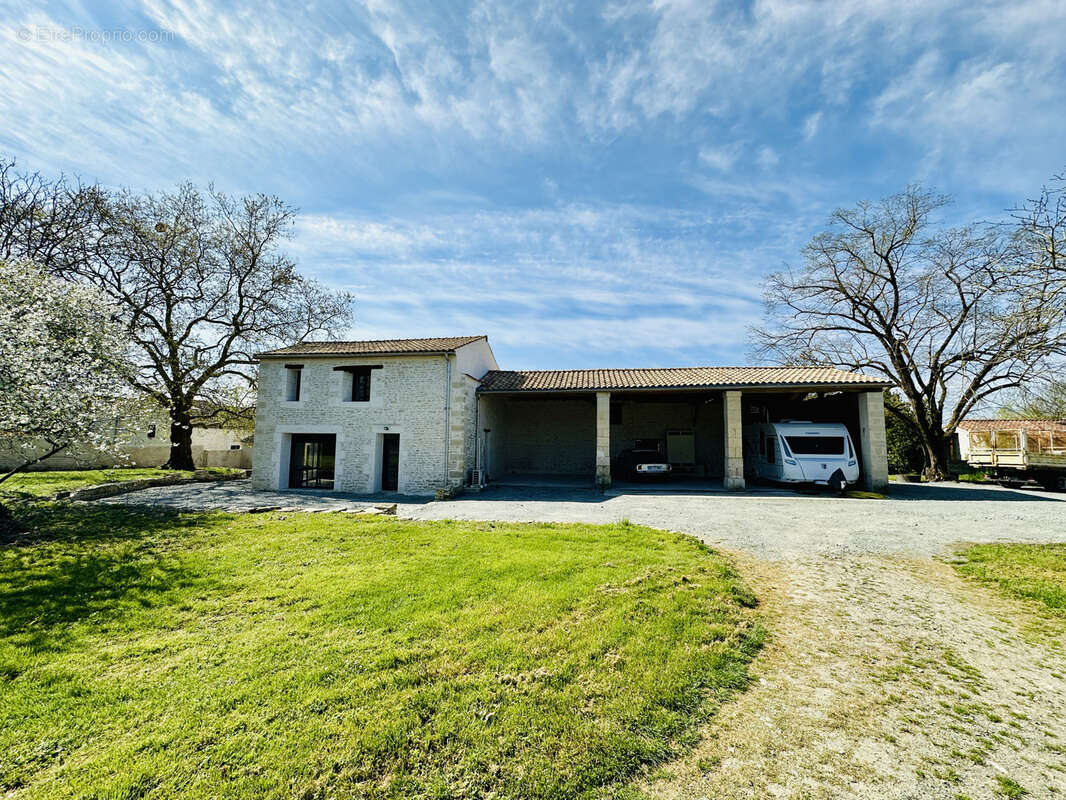 Maison à PRAHECQ