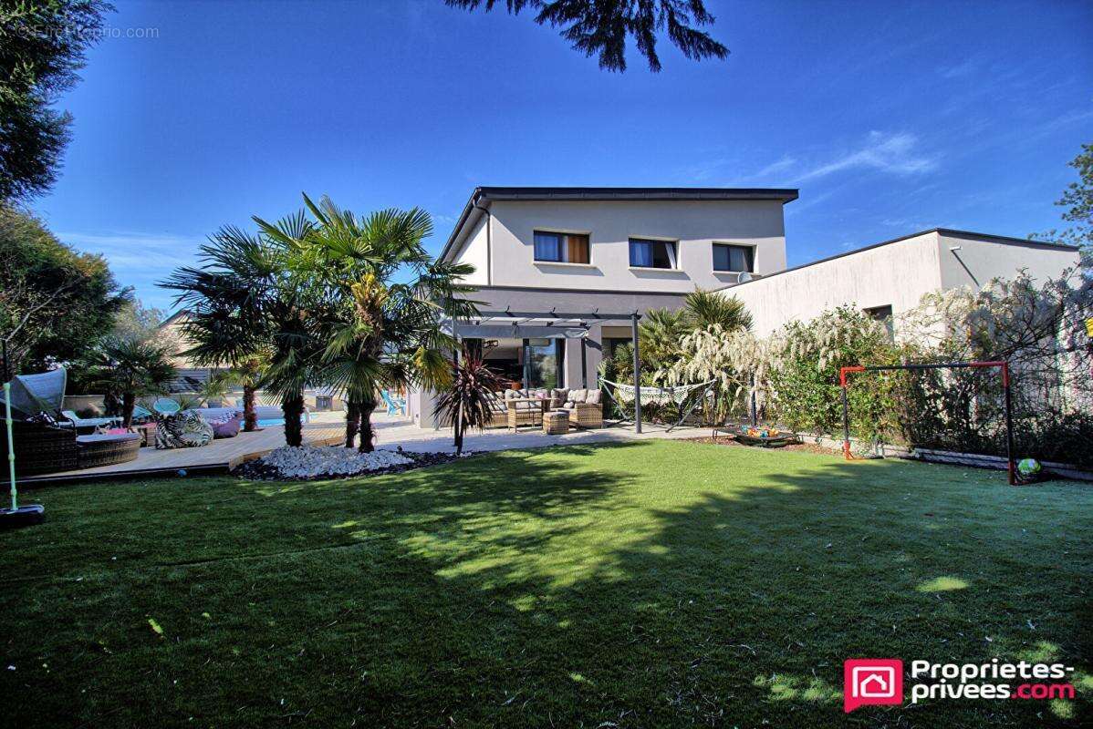 Maison à SAINT-BARTHELEMY-D'ANJOU