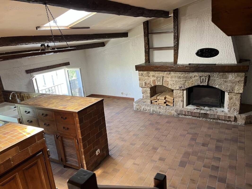 Appartement à COTIGNAC