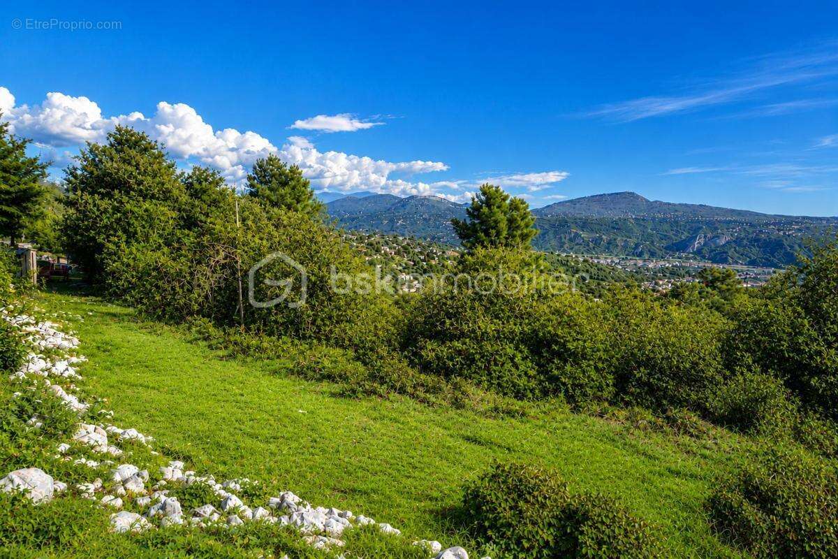 Terrain avec permis – 4 104 m² – vue dégagée – calme absolu - libre de constructeur - photo 4