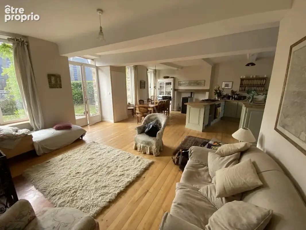 Maison en pierre rénovée avec goût - photo 1