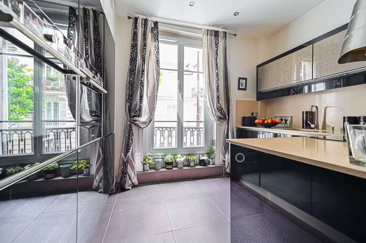 Appartement à NEUILLY-SUR-SEINE