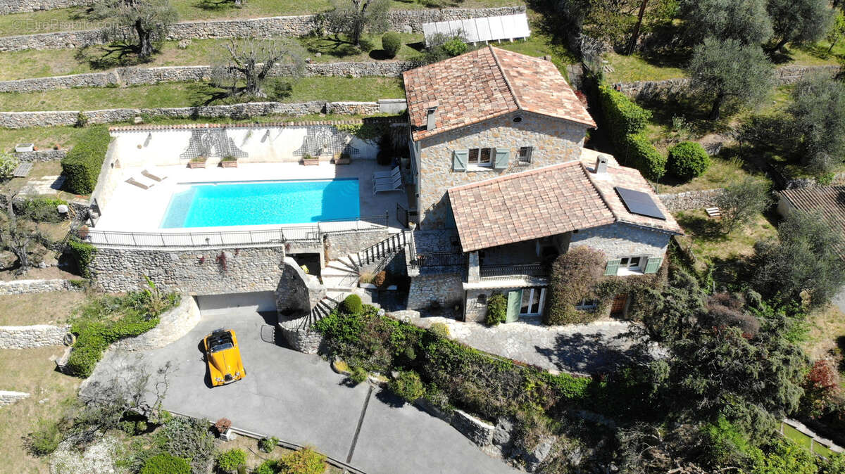 Maison à TOURRETTES-SUR-LOUP
